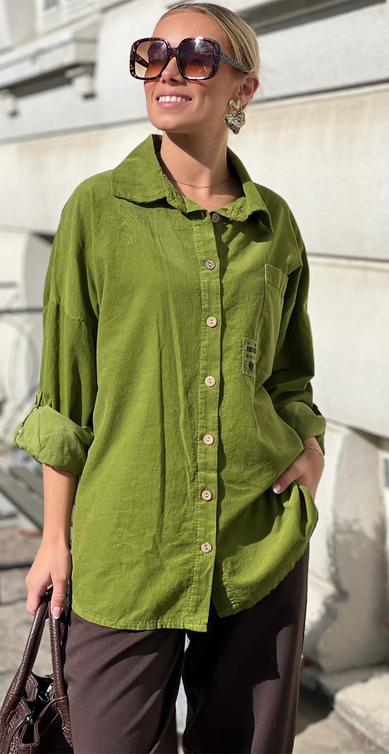 Venia fløjlsskjorte med lomme olive LikeLondon