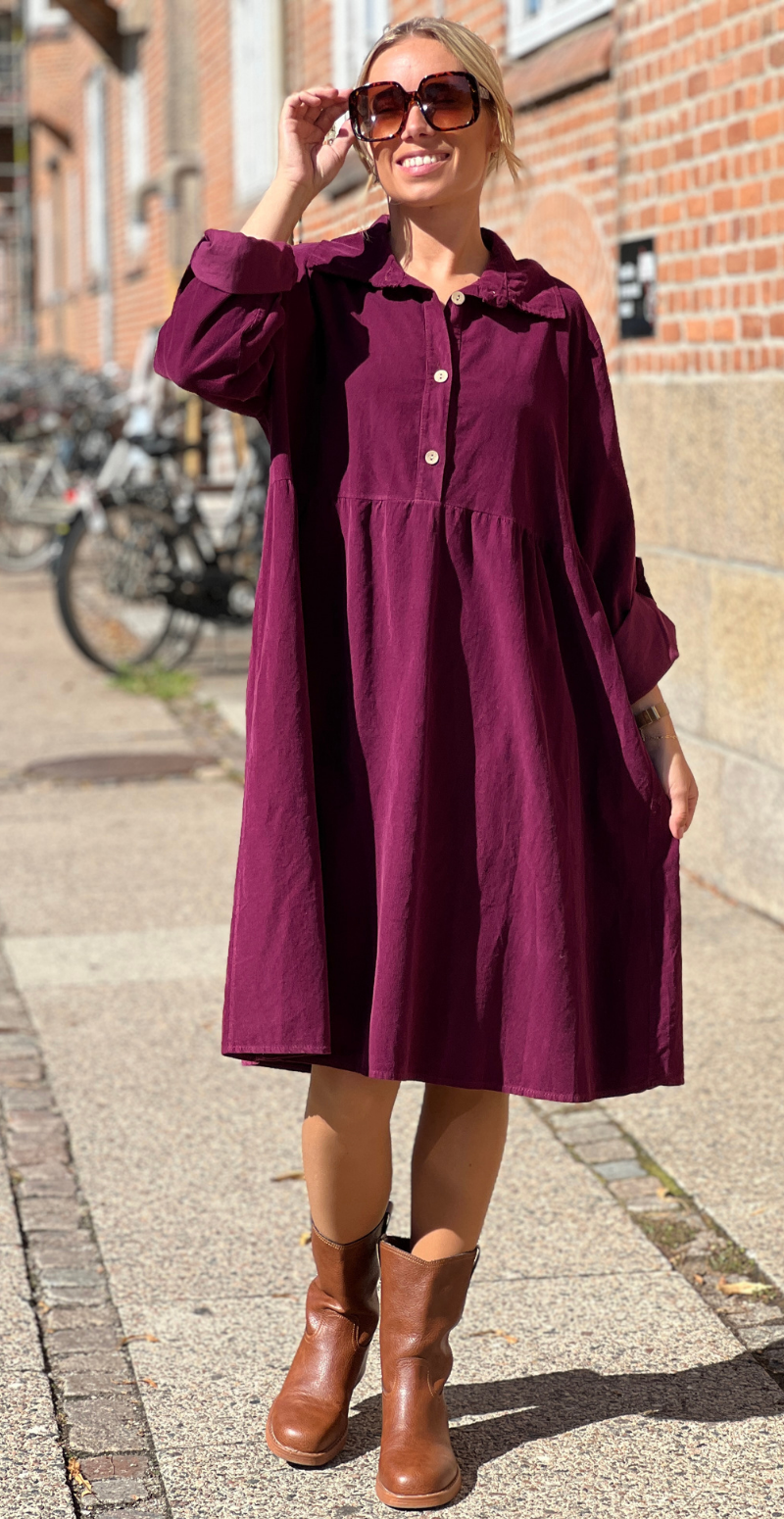 Elvira kort fløjlskjole blomme LikeLondon
