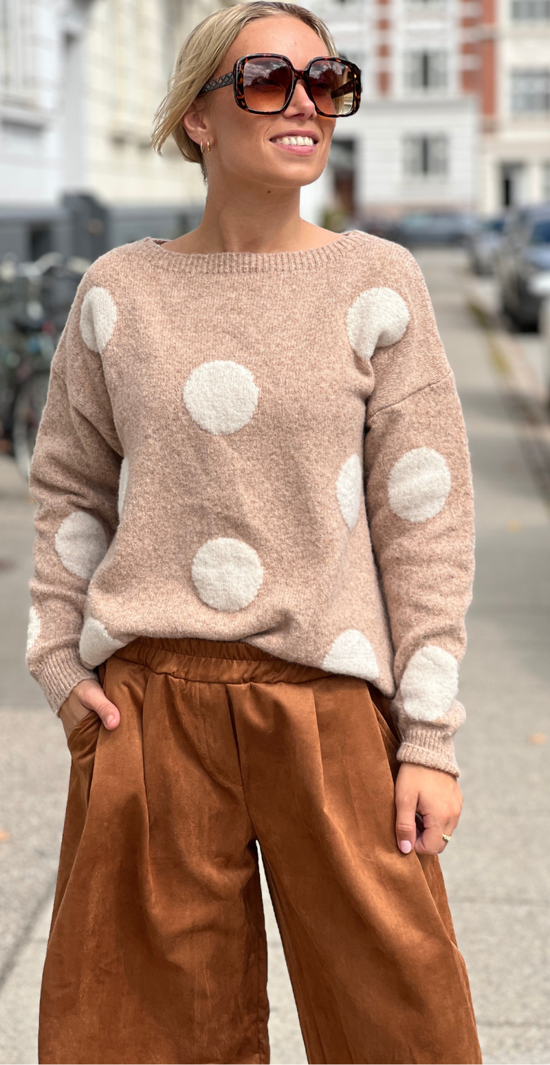Jessie strik med store prikker camel/beige LikeLondon