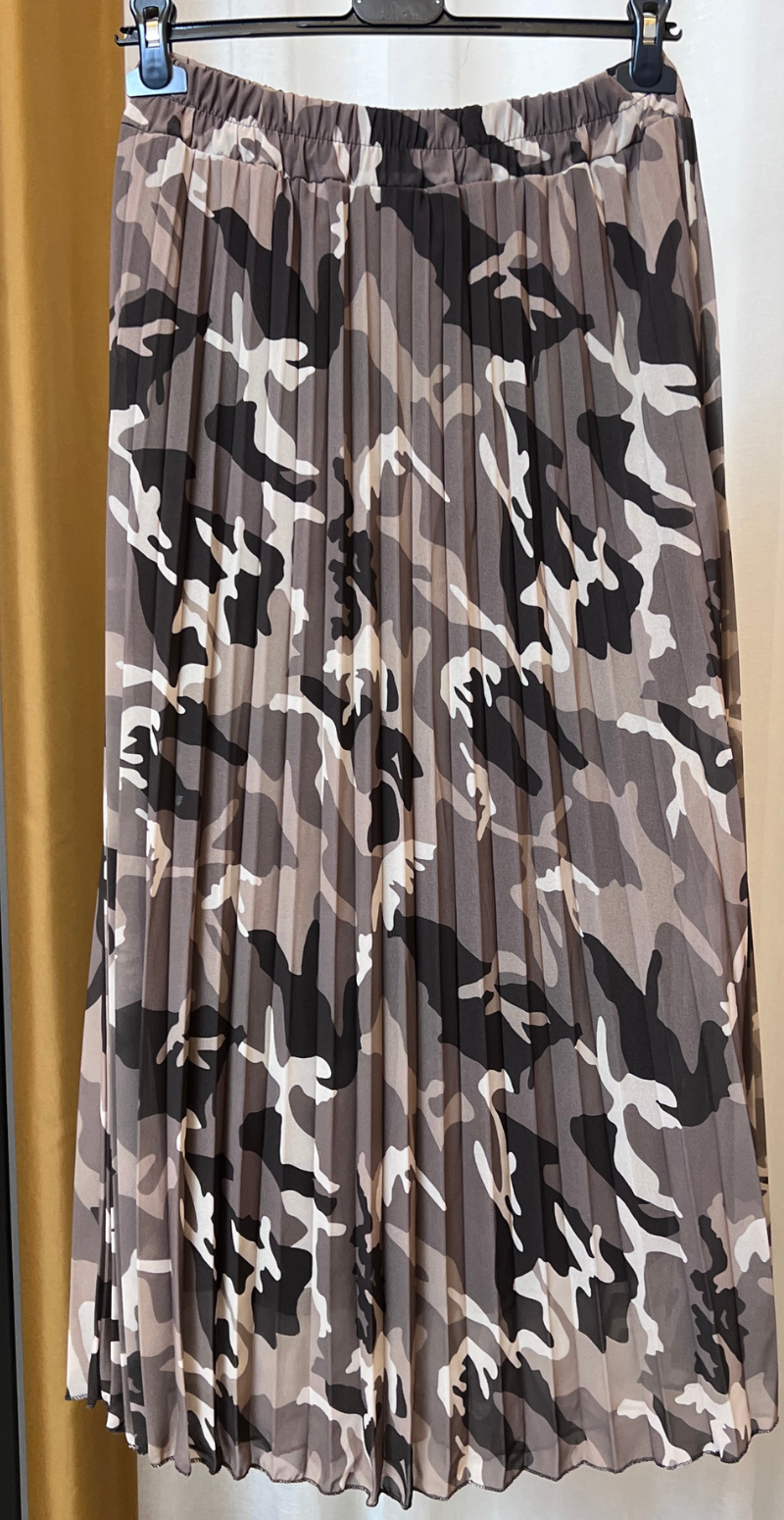 Robyn plisseret nederdel med camouflage print fango LikeLondon
