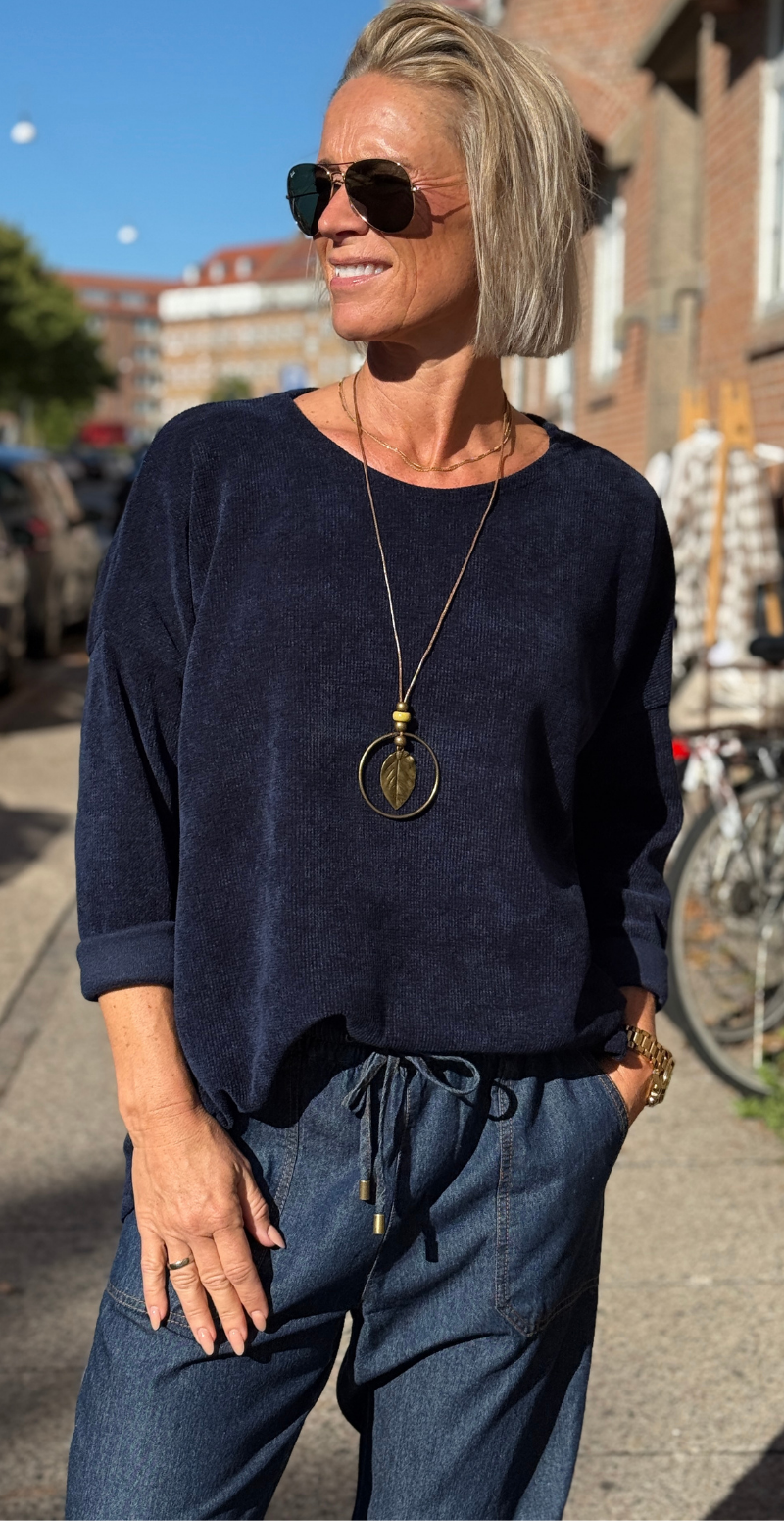 Maren bluse i velour og halskæde navy LikeLondon