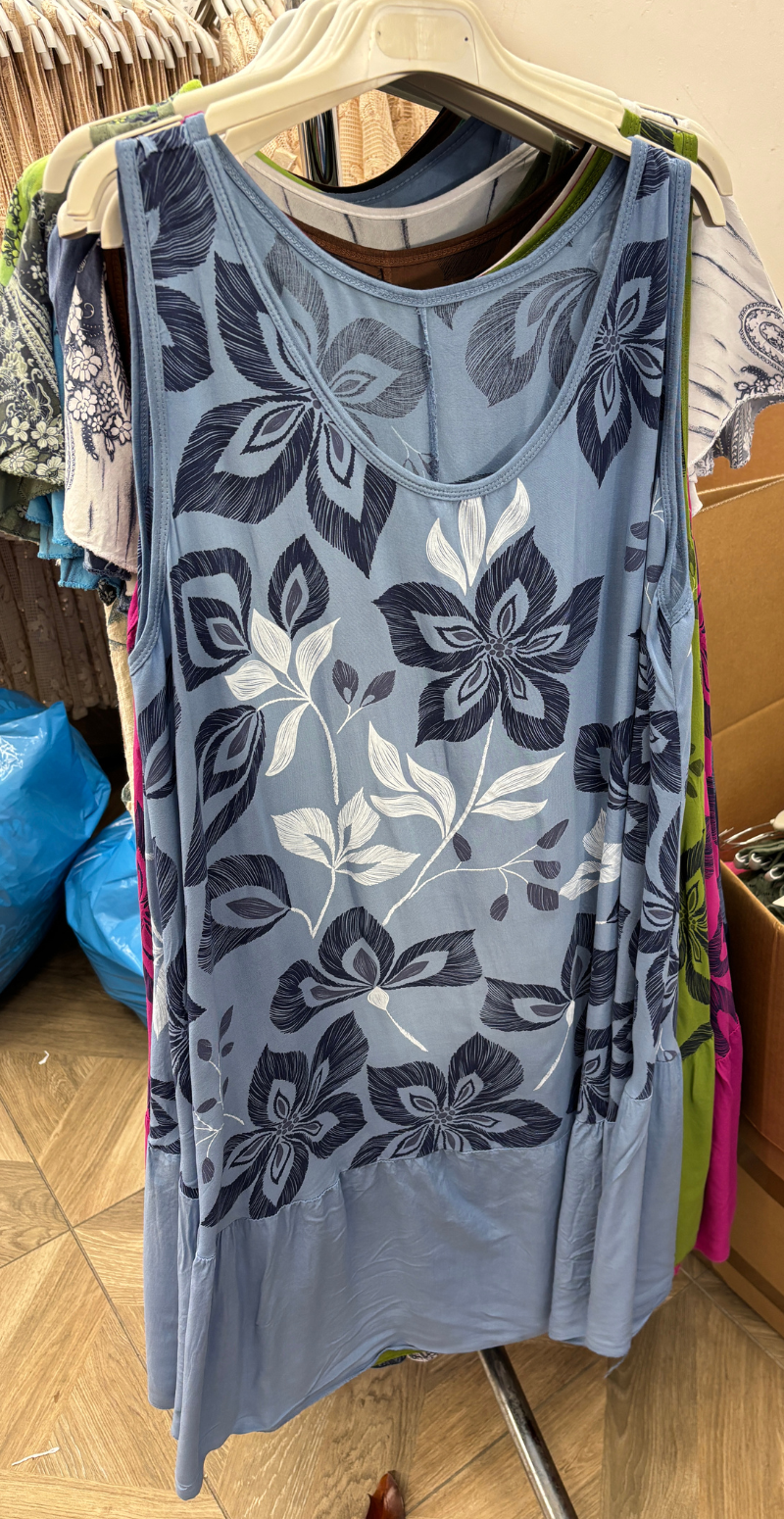 Forudbestilling uge 21 Safira kjole med peplum og blomsterprint denim LikeLondon