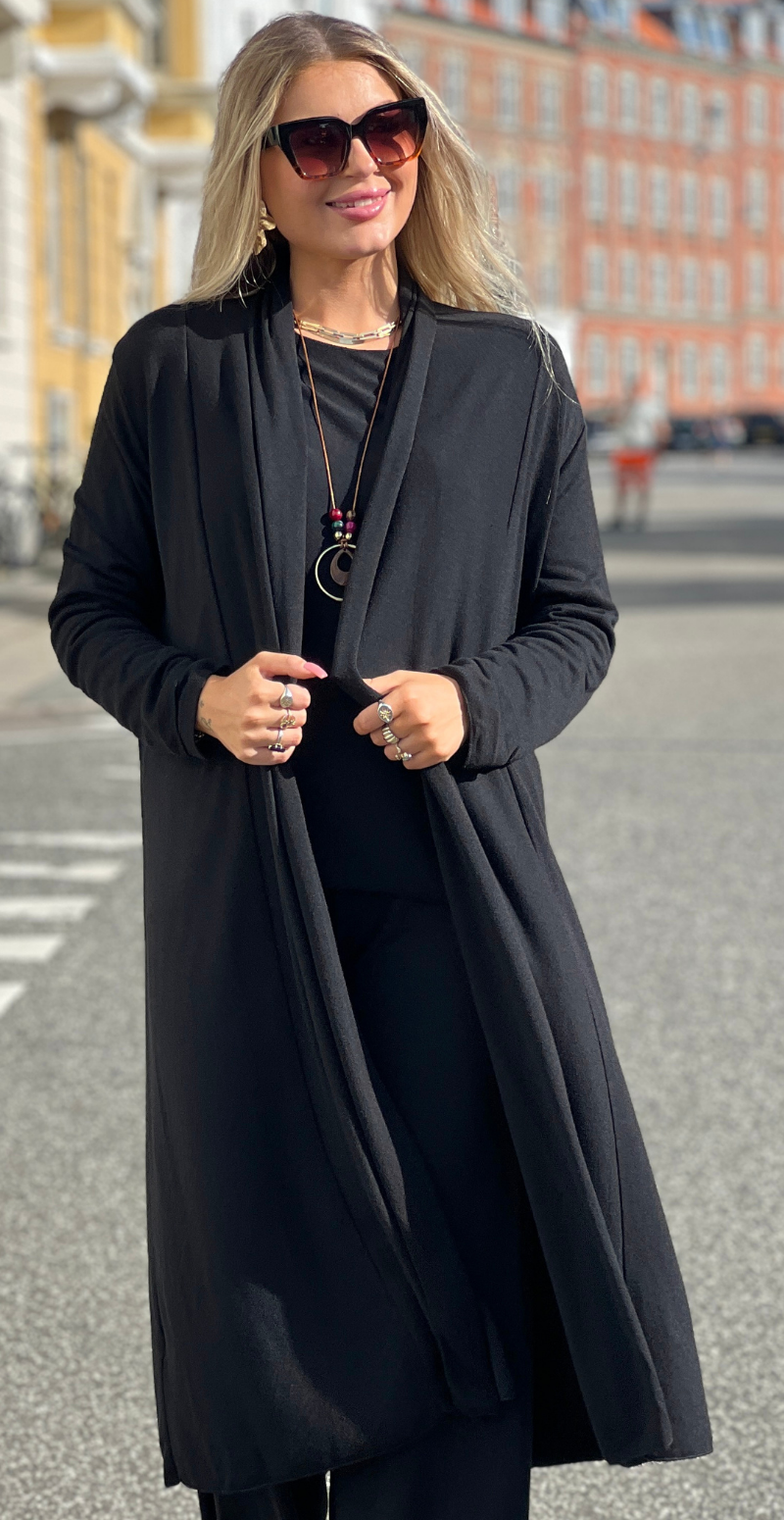 Elena lang cardigan sort LikeLondon
