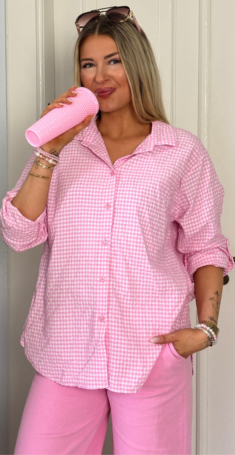 Pippa skjortebluse med krepp og tern pink LikeLondon