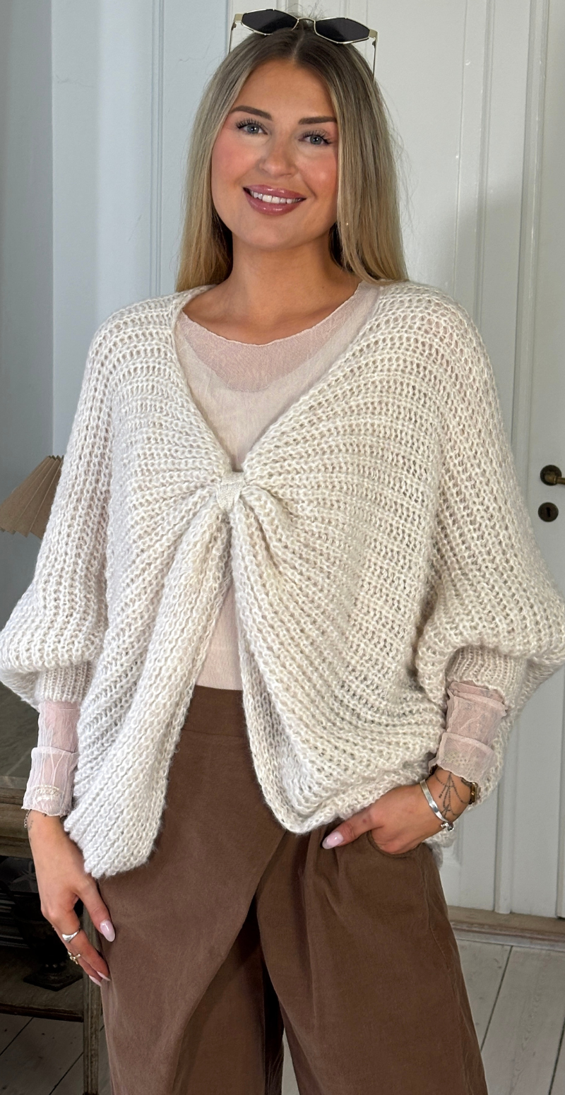 Erika uldstrik med flagermusærmer og rynkedetalje beige LikeLondon