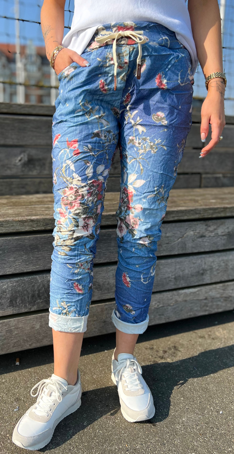 Wendy denimbukser med roser dark denim LikeLondon