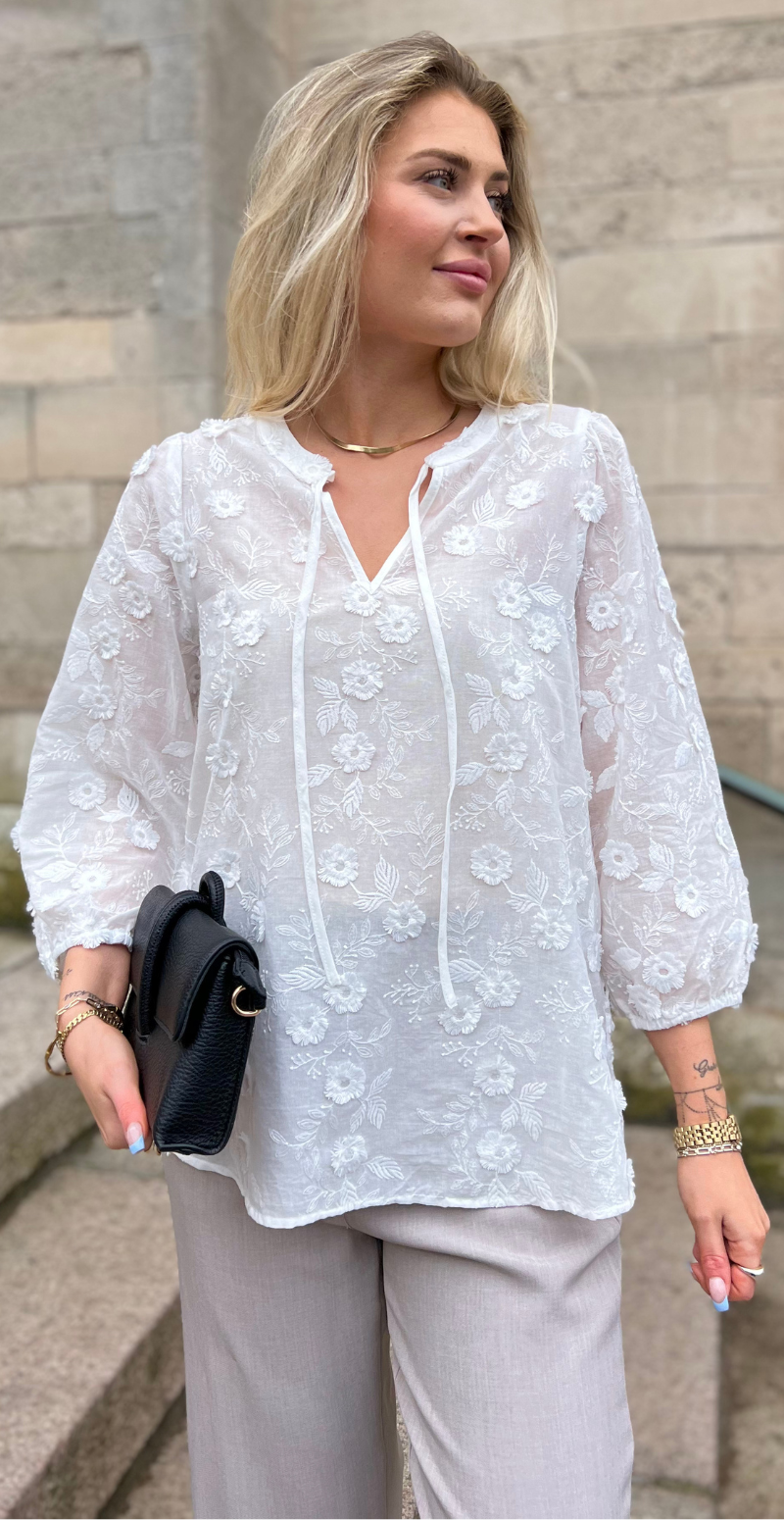 Darana bluse med blomster star off-white