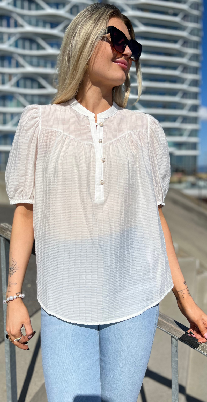 Bella bluse med knapdetaljer off-white