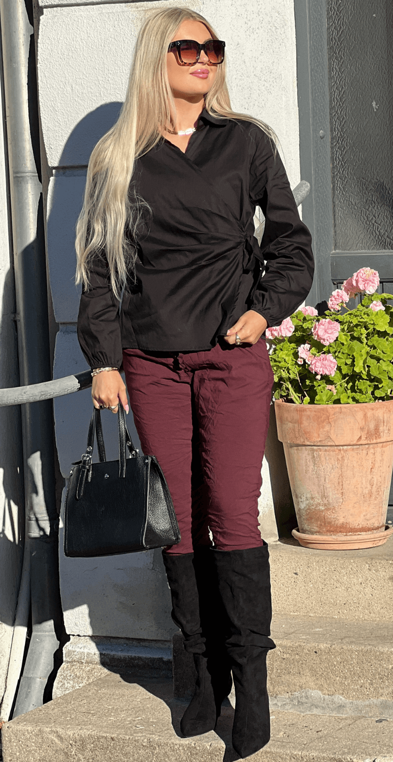 Maria slå om bluse med bindebånd sort LikeLondon