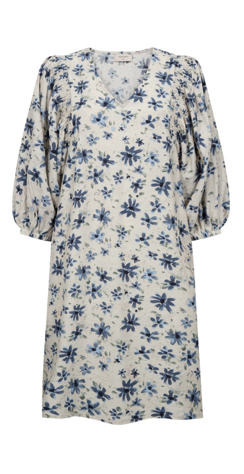 Jovi kjole med pufærmer og blomstermønster moonbeam w. vintage indigo Freequent