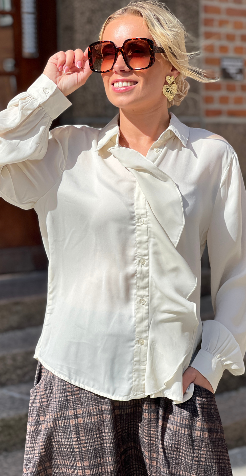 Igomi bluse med flæsekant foran birch B.young