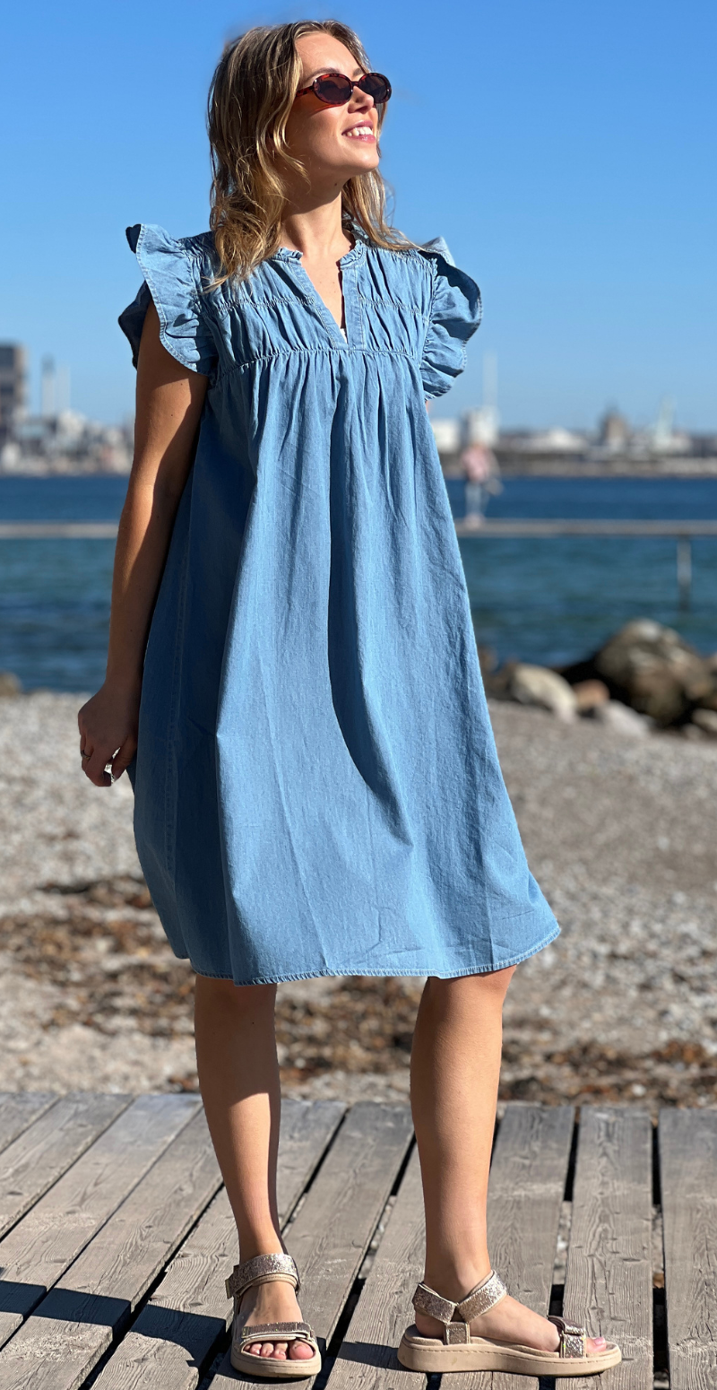 Kashe denim kjole med smock light blue denim B.young