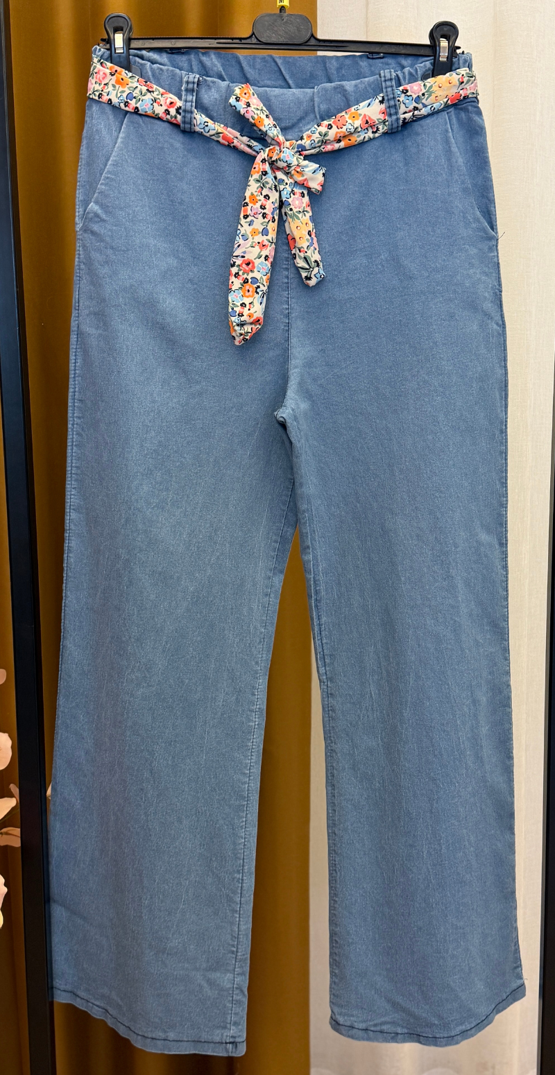 Mynthe denimbukser med blomstret stofbælte medium jeans LikeLondon