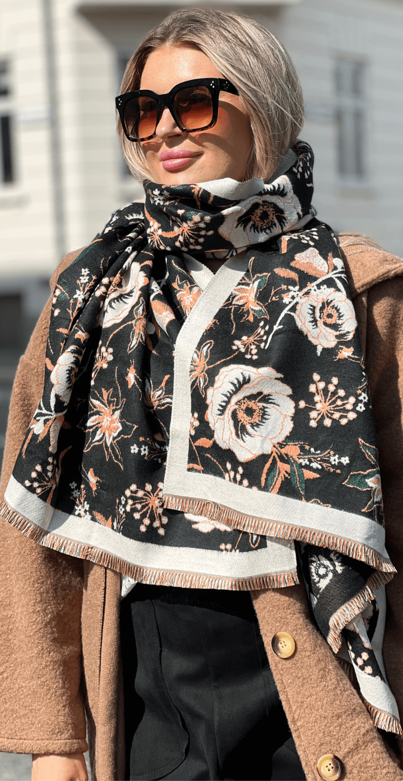 Uldtørklæde med blomster motiv sort LikeLondon