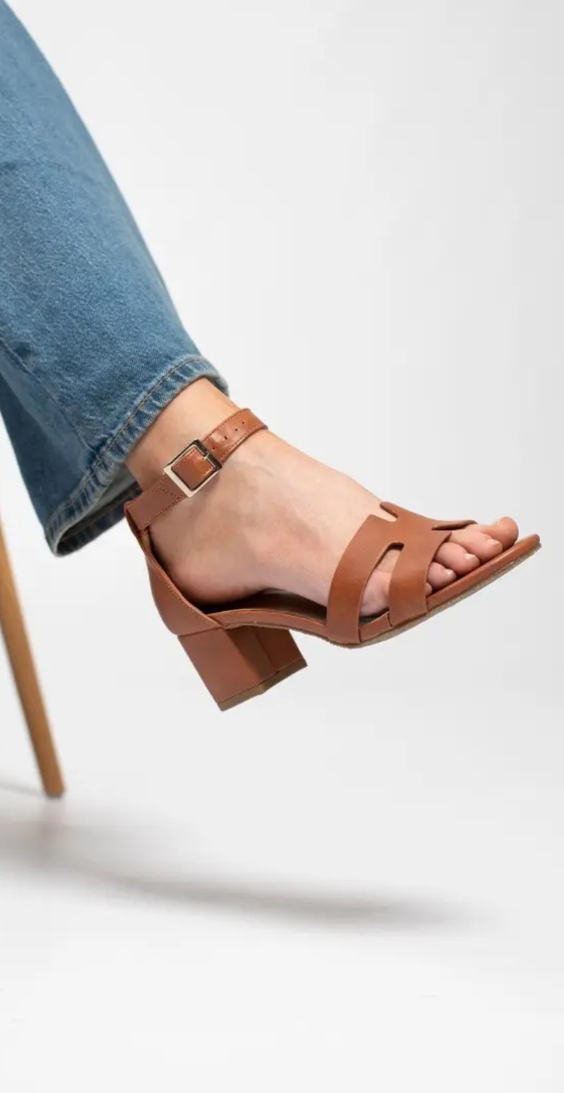 Sandal med blokhæl i trendy look camel Duffy