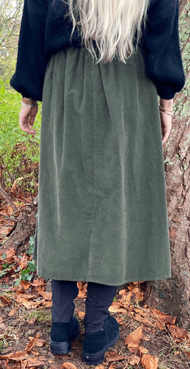 Baily fløjlsnederdel med lommer og bælte military LikeLondon