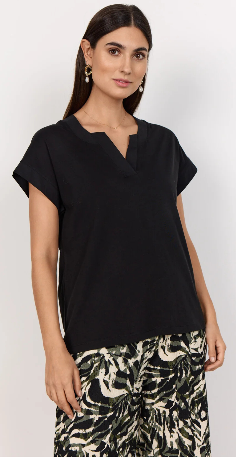 Derby t-shirt med v-hals sort