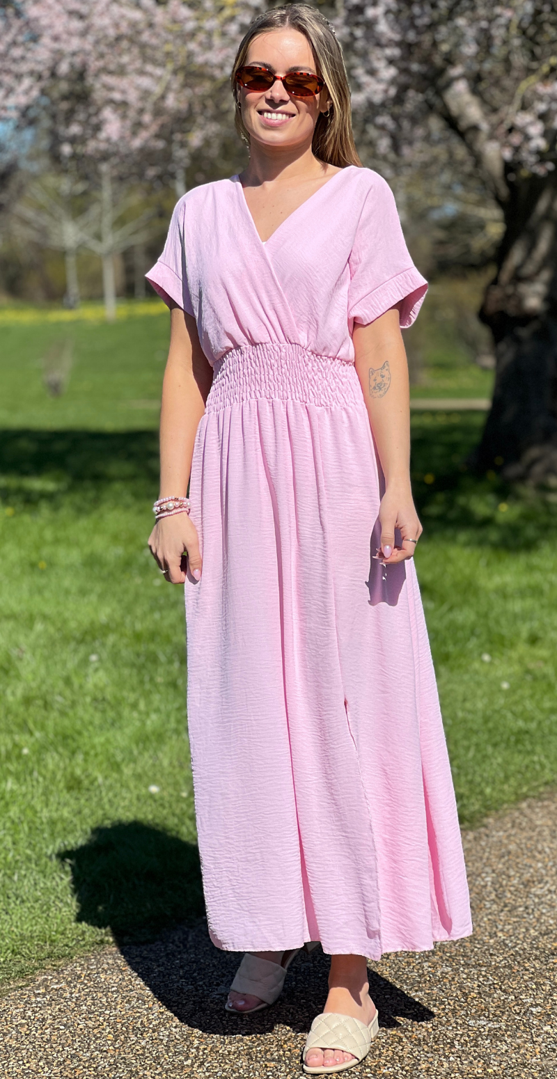 Dagny lang kjole med elastik i taljen og slids foran rosa LikeLondon