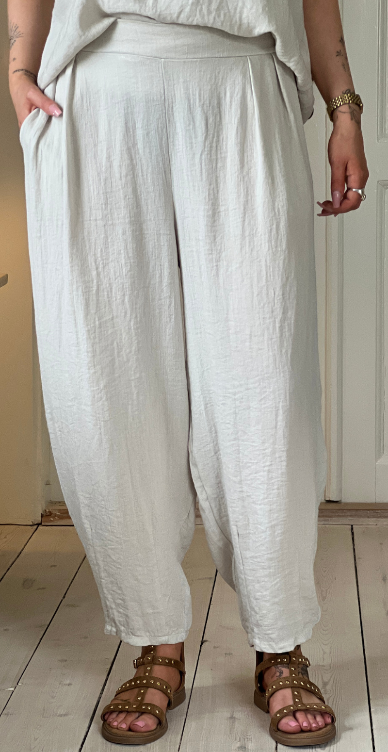 Sutton bukser i barrel-fit med læg foran beige LikeLondon