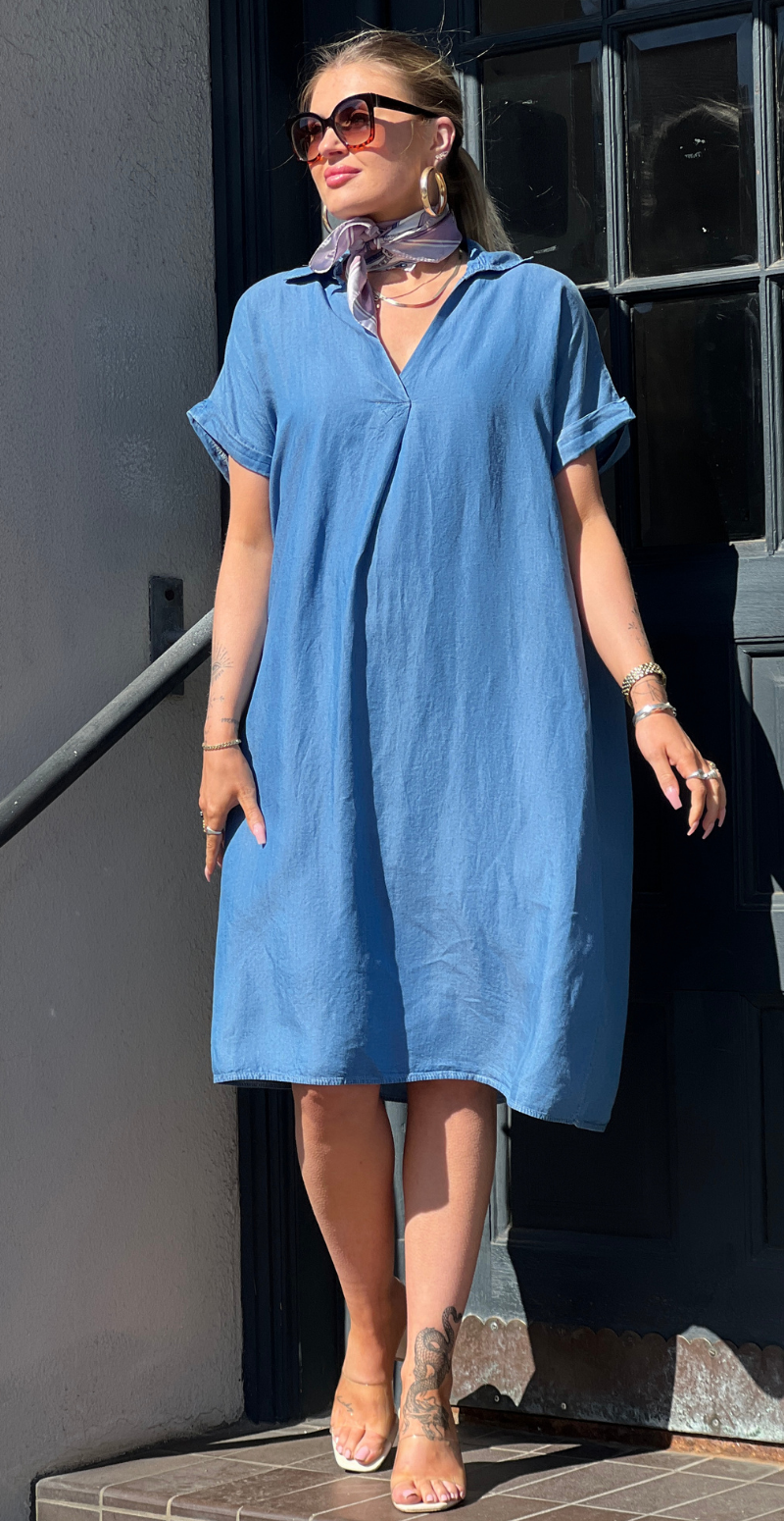 Montana kortærmet denimkjole med v-hals medium denim LikeLondon