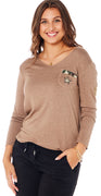 Bluse med brystlomme og stjerner mocca