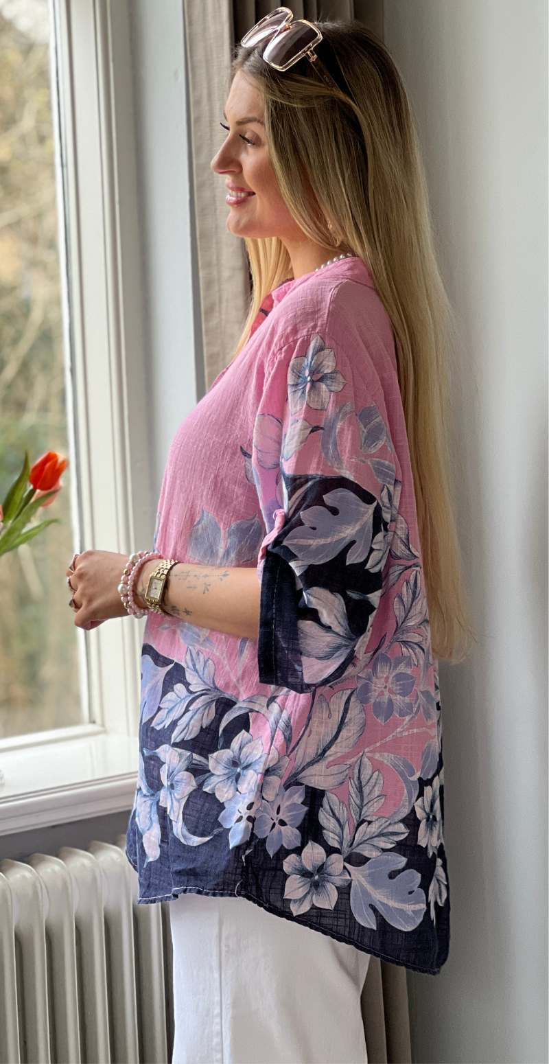 Bonnie bluse med stolpelukning og blomsterprint baby rosa LikeLondon