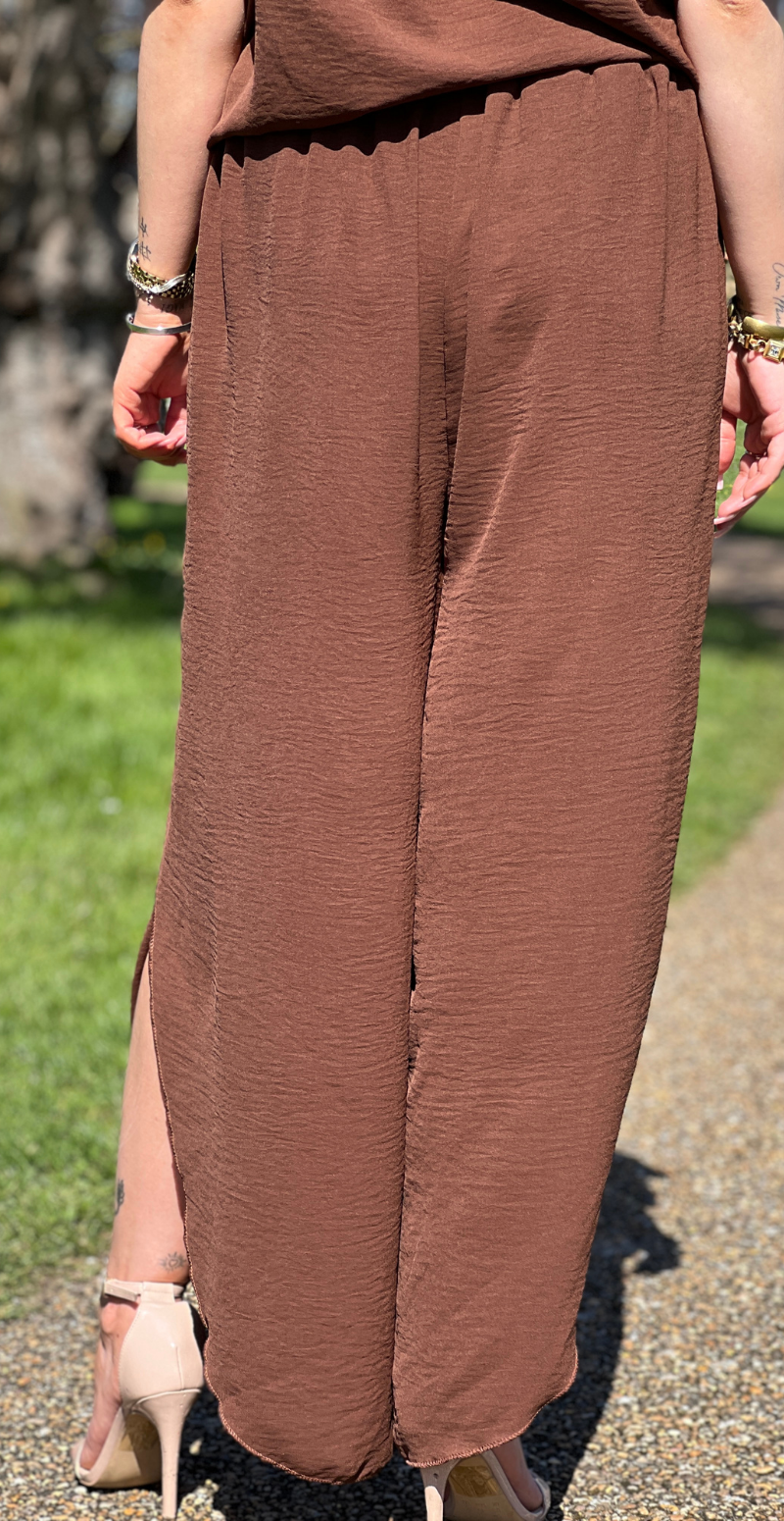 Beate bukser med åbning i siden brun LikeLondon