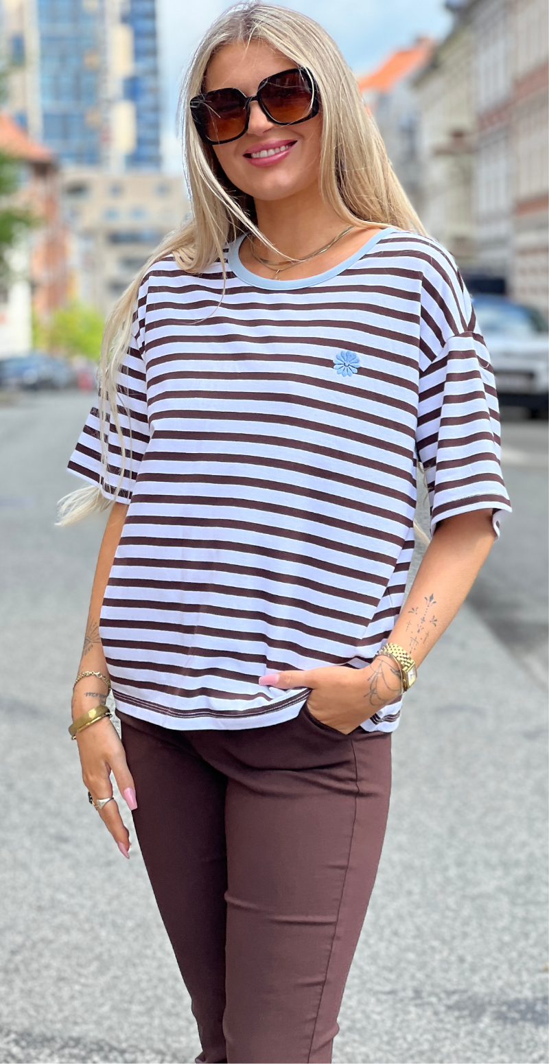 Fenjal t-shirt med striber og blomst brilliant white w. coffee bean Freequent
