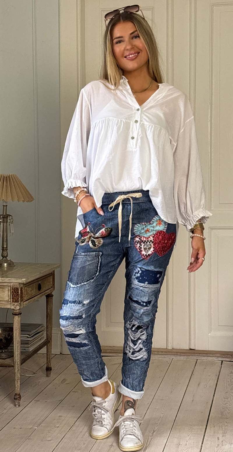Forudbestil uge 7 Sisse bukser i denimlook med sommerfugl og hjerter Likelondon