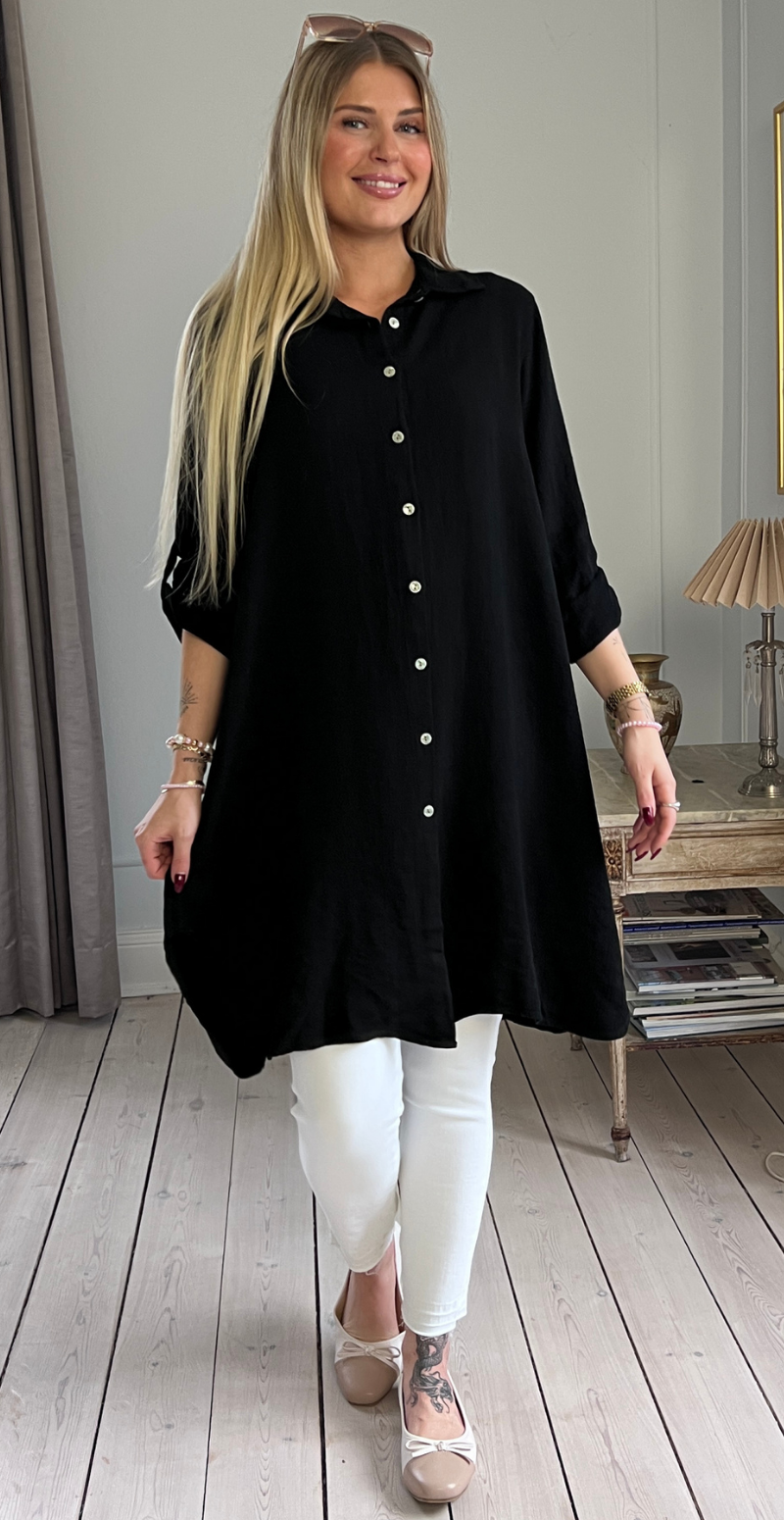 Ayla kjoletunika med perlemorsknapper og opsmøg sort LikeLondon