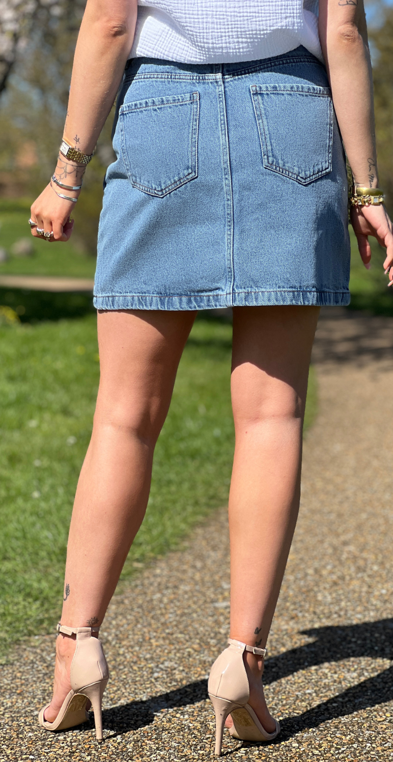 Kannia denim nederdel  med lommer light blue denim B.young