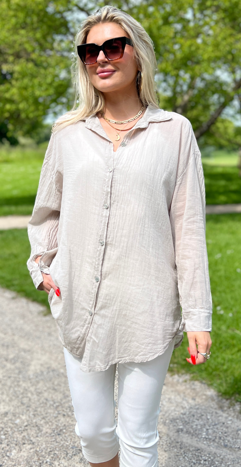 Bernadotte skjorte med perlemors knapper beige LikeLondon