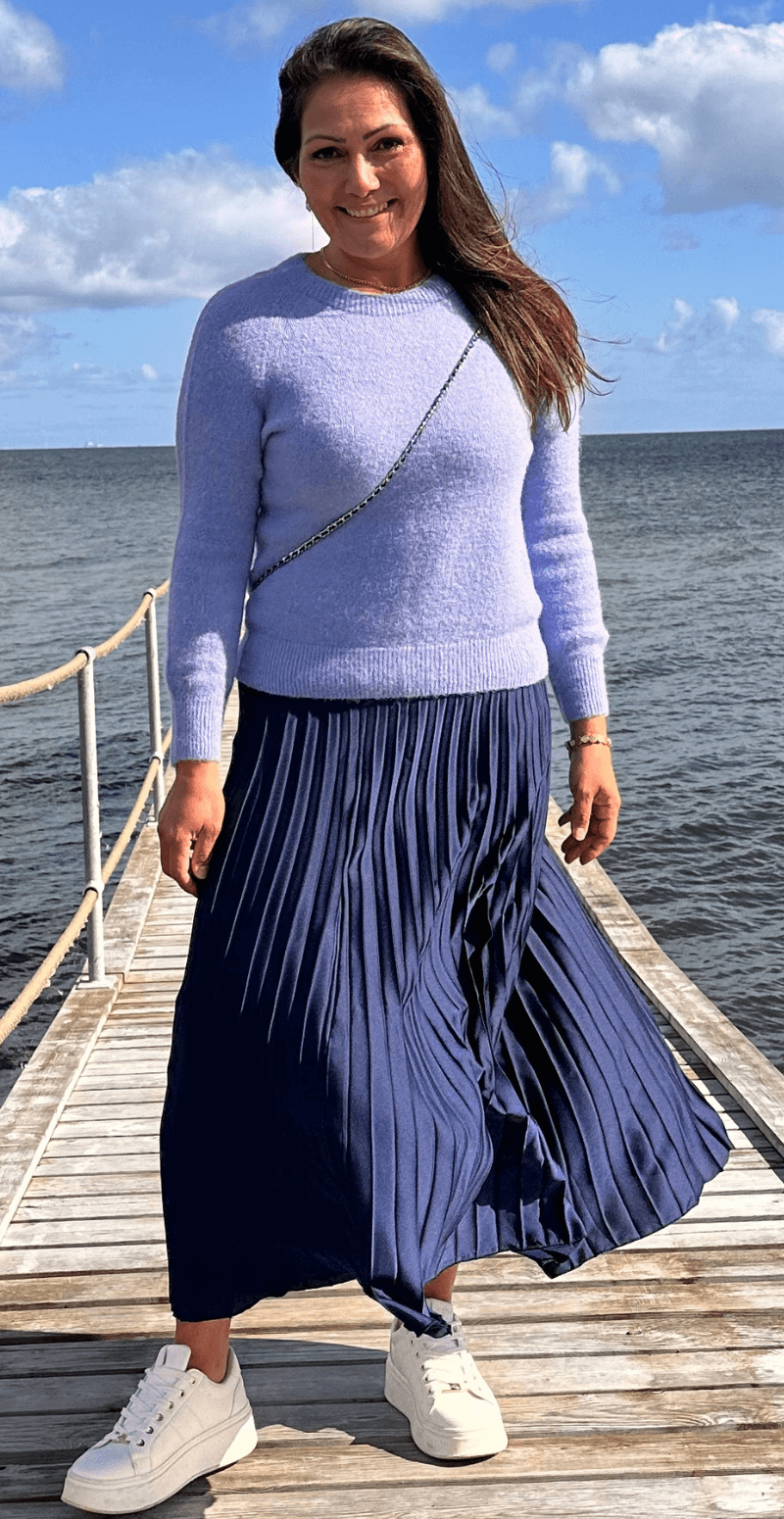 Camma plisseret satin nederdel navy LikeLondon By Christina