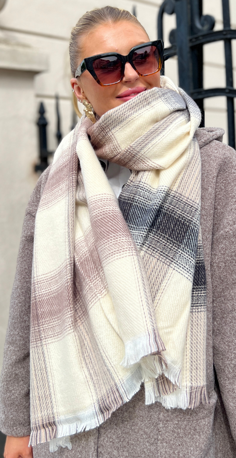Tørklæde med tern beige LikeLondon