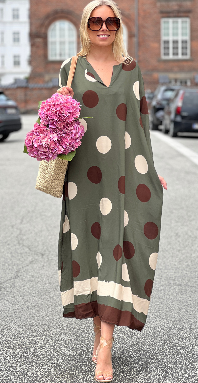 Effie lang kjole med store dots og lommer khaki LikeLondon