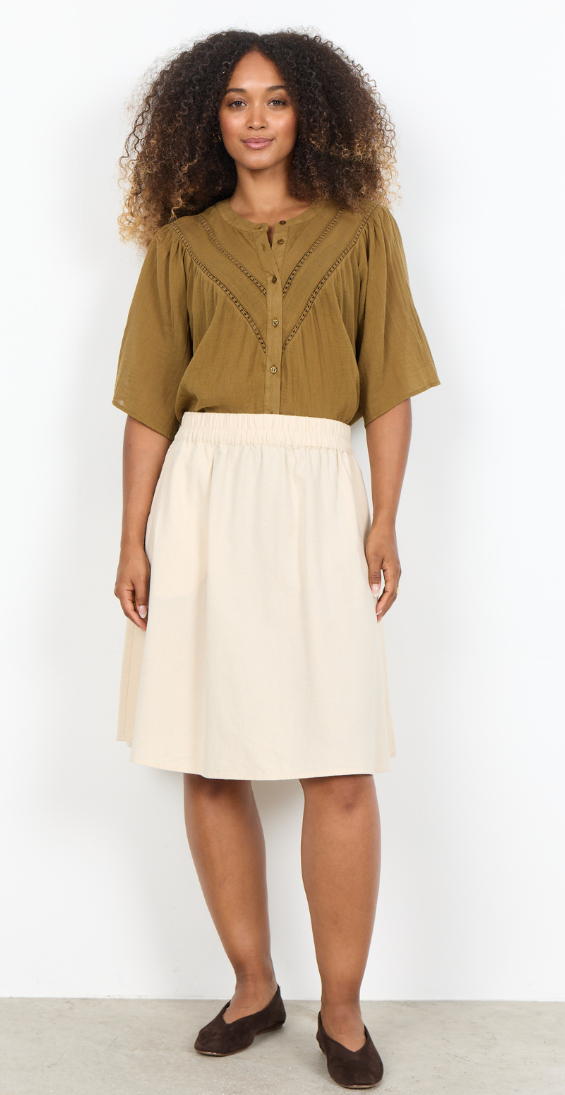 Jenny gennemknappet bluse med blonder oliven LikeLondon