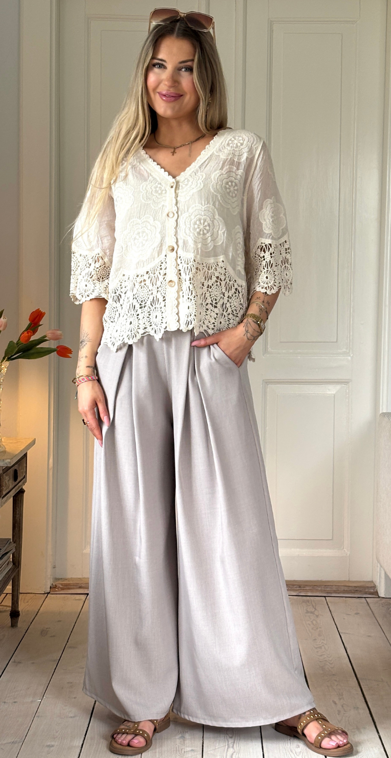 Silvia cardigan med 3/4 ærmer og hæklede kanter beige LikeLondon