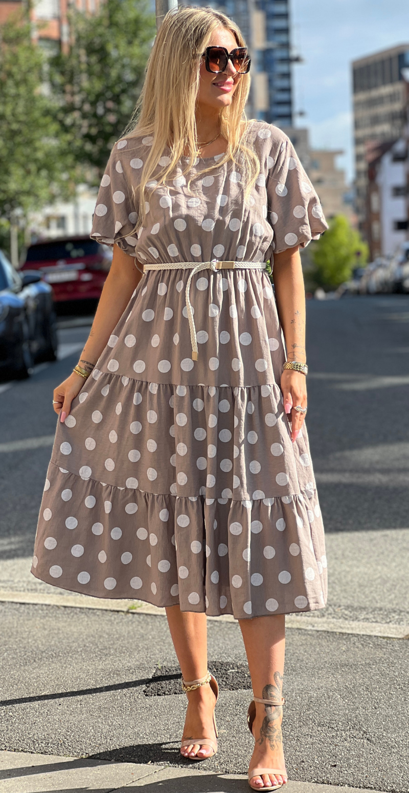 Elly kjole med dots og peplum fango LikeLondon