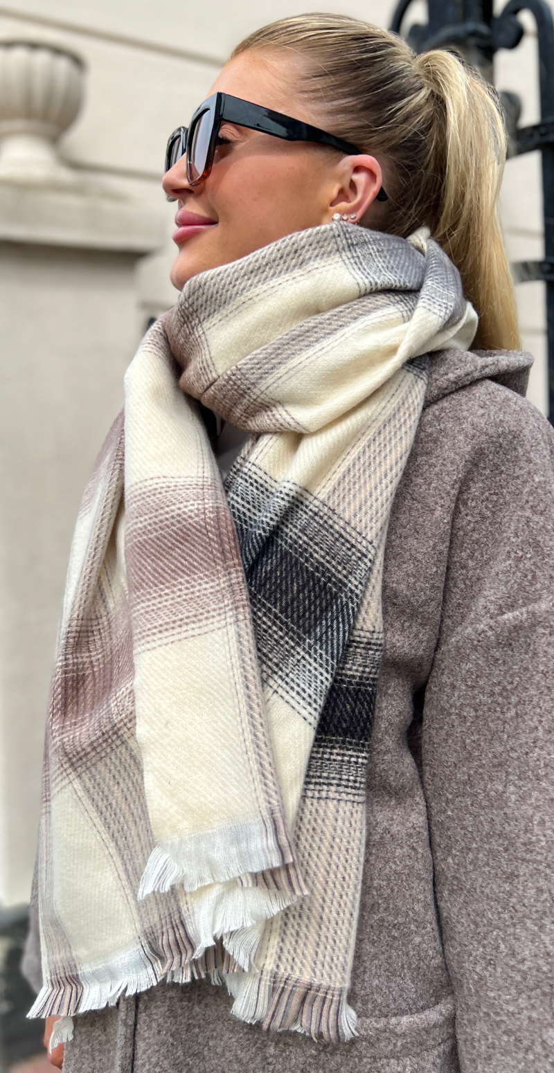 Tørklæde med tern beige LikeLondon
