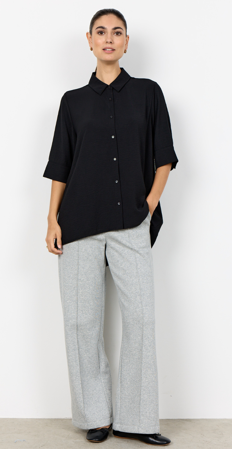 Carrie skjortebluse med længde bagtil sort LikeLondon