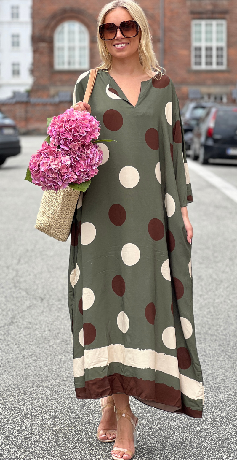 Effie lang kjole med store dots og lommer khaki LikeLondon