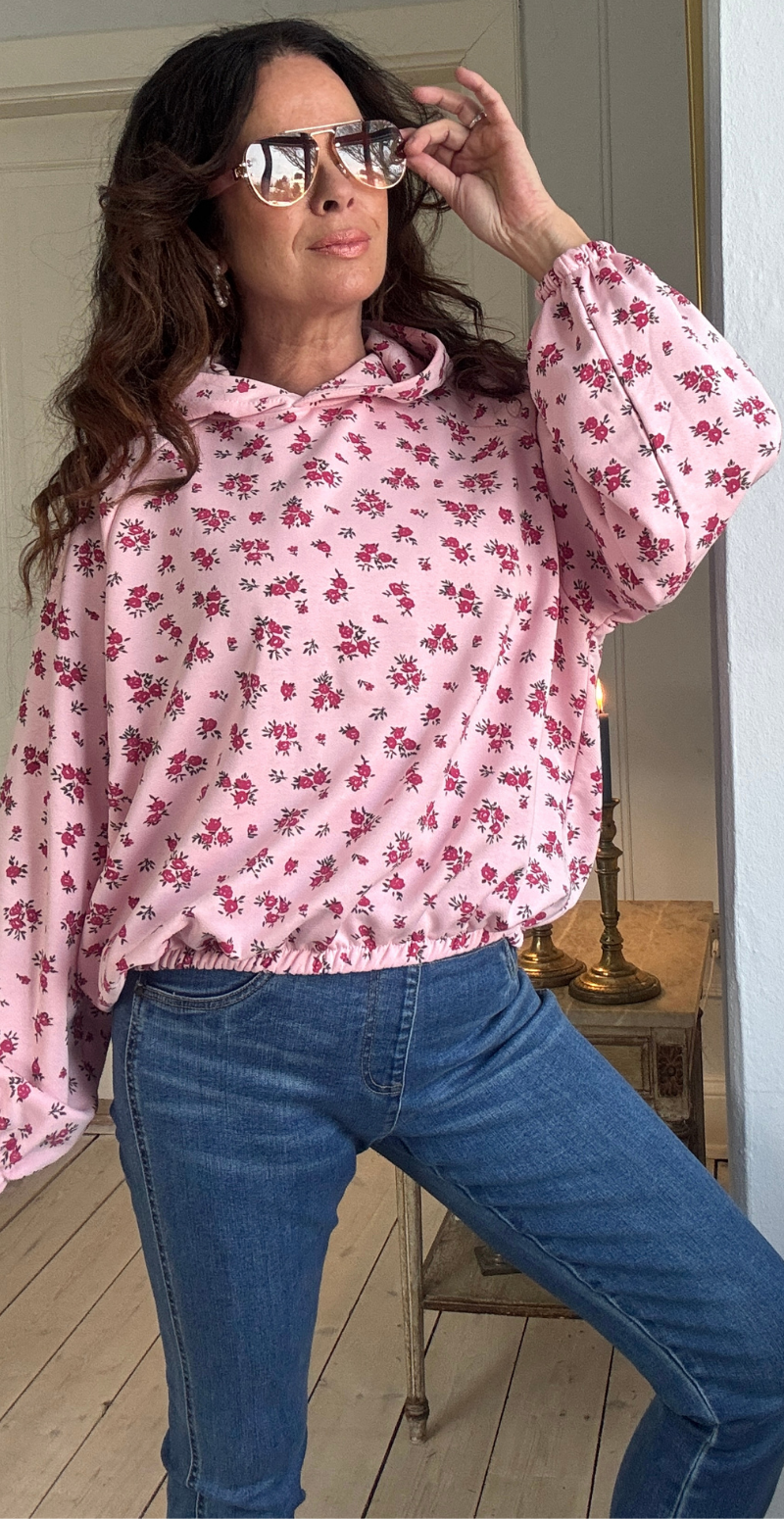 Severine bluse med hætte og blomsterprint rosa LikeLondon