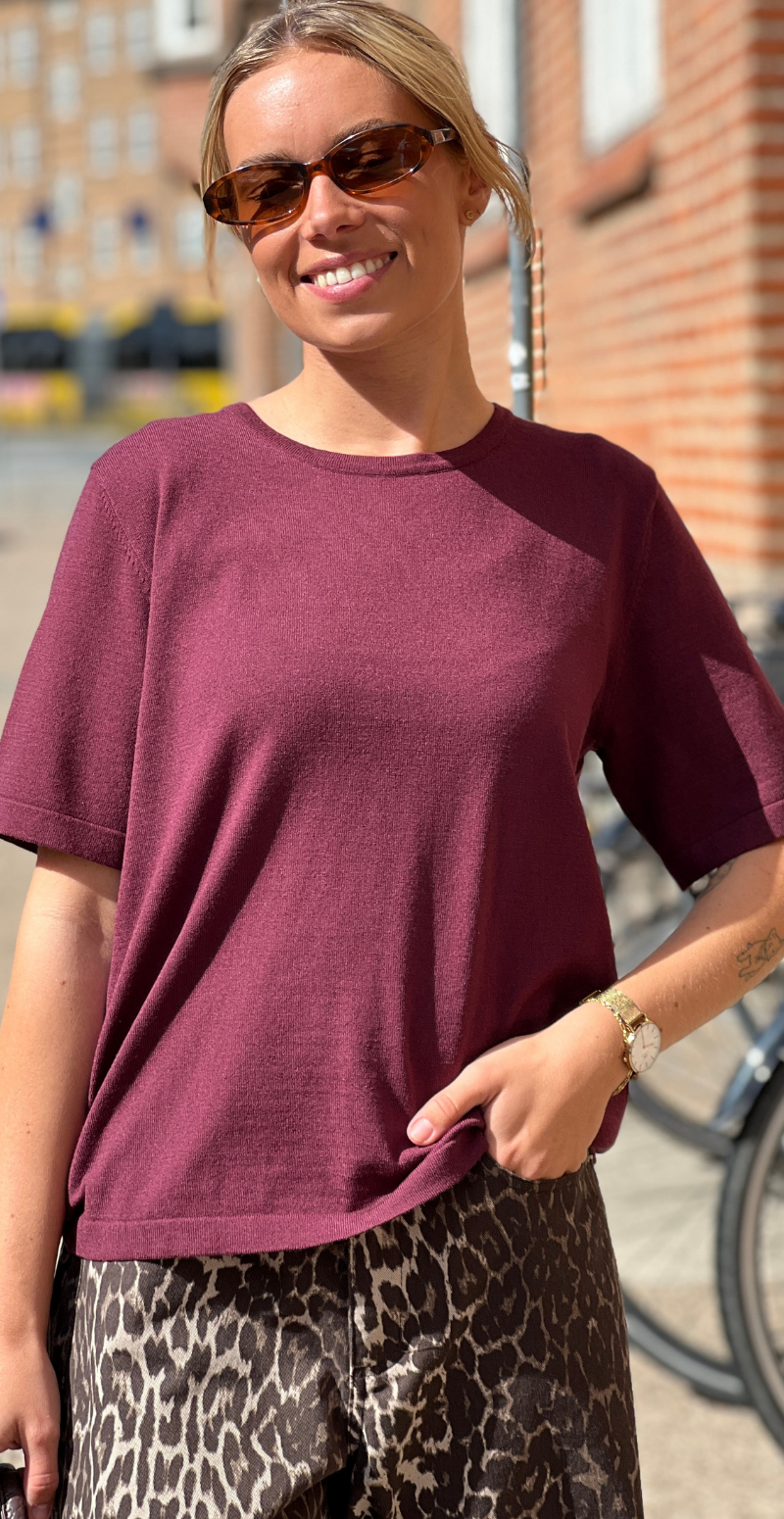 Rose pullover med korte ærmer og stræk port royale Freequent