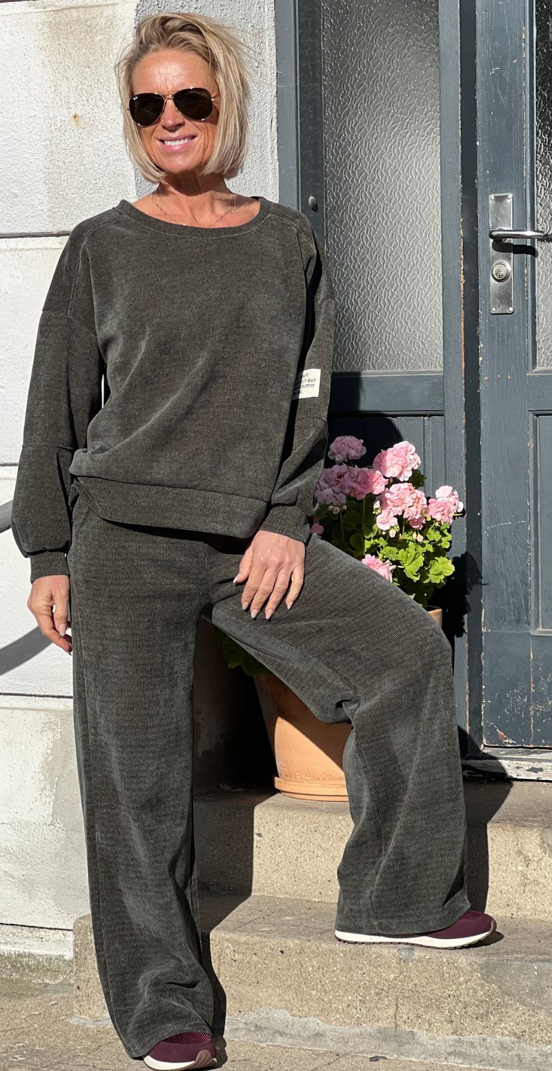 Nette sweat sæt i velour/fløjl militare LikeLondon