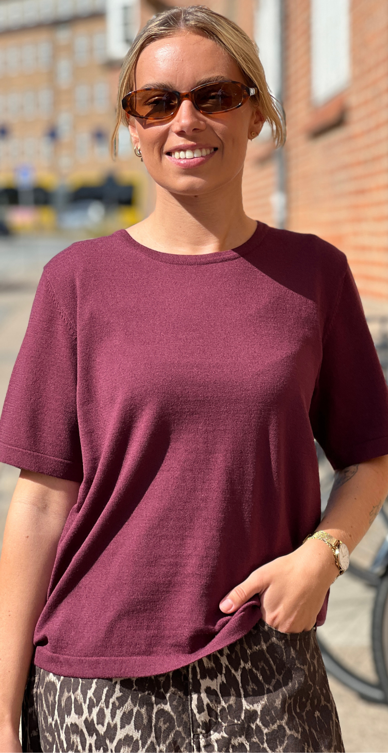 Rose pullover med korte ærmer og stræk port royale Freequent