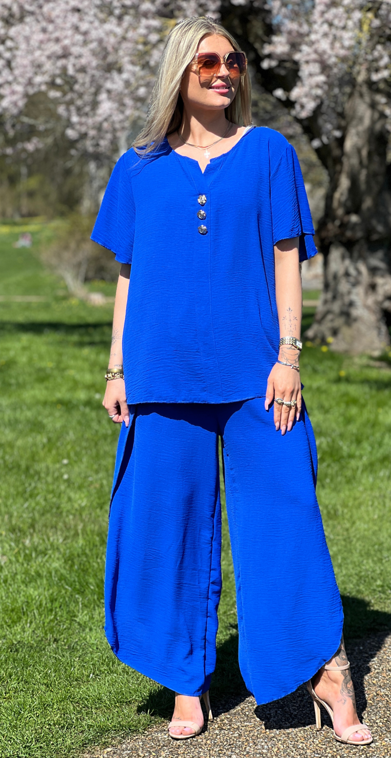 Beate kortærmet bluse med guldknapper royal blue LikeLondon