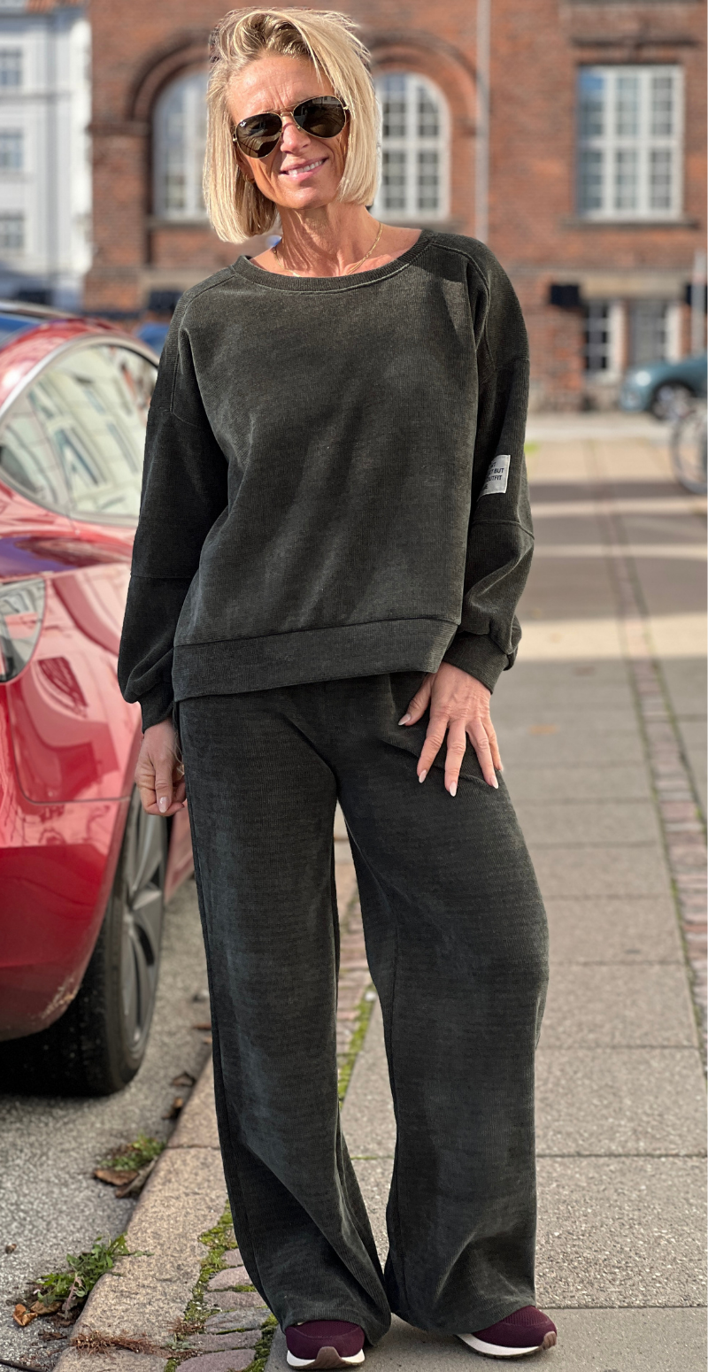 Nette sweat sæt i velour/fløjl militare LikeLondon