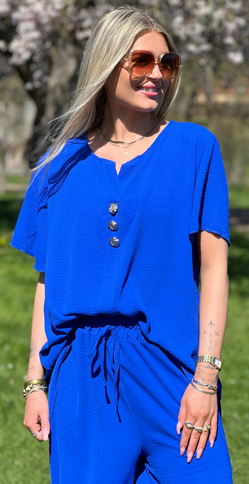 Beate kortærmet bluse med guldknapper royal blue LikeLondon