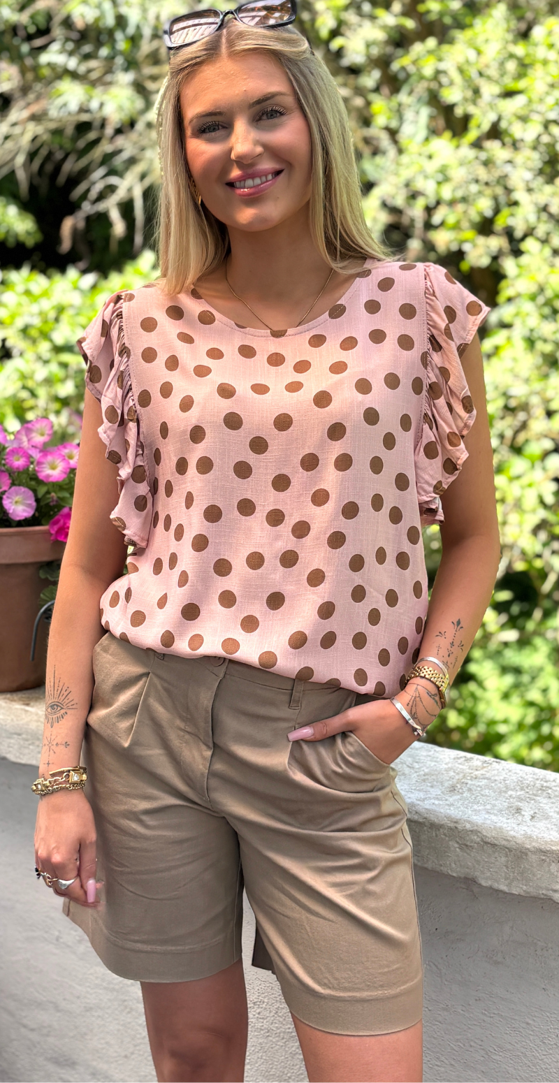 Emmy bluse med prikker og flæseærmer rosa LikeLondon