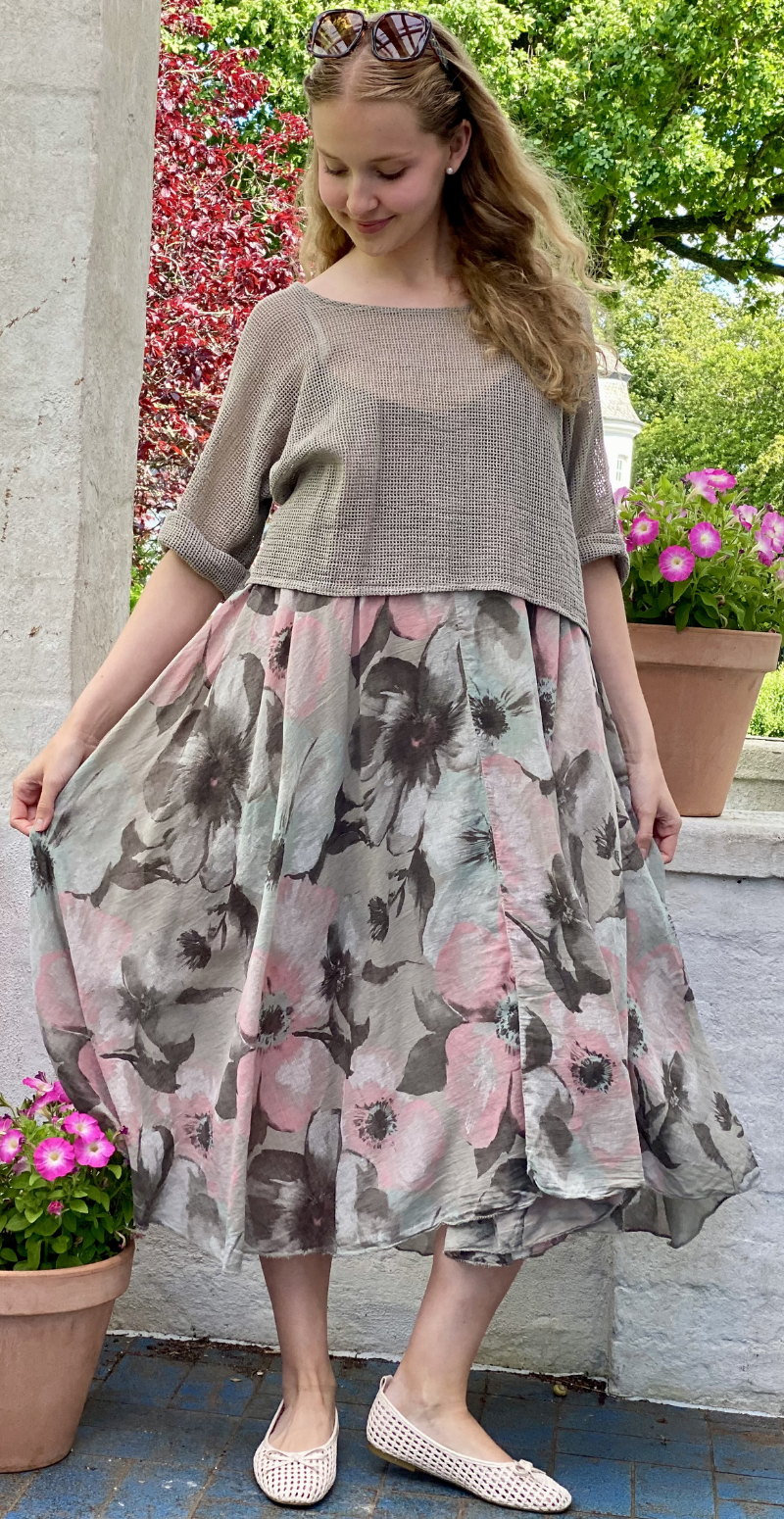 Ophelia kjole med blomsterprint og tynde stropper med tilhørende bluse fango LikeLondon